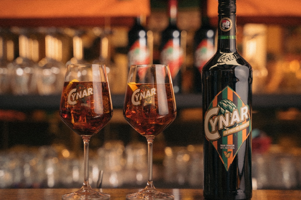 Cynar Spritz una bottiglia in edizione limitata per il Natale 2024