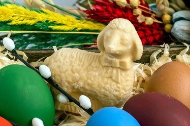 Tutta la storia degli agnelli dolci pasquali (e delle loro varianti)
