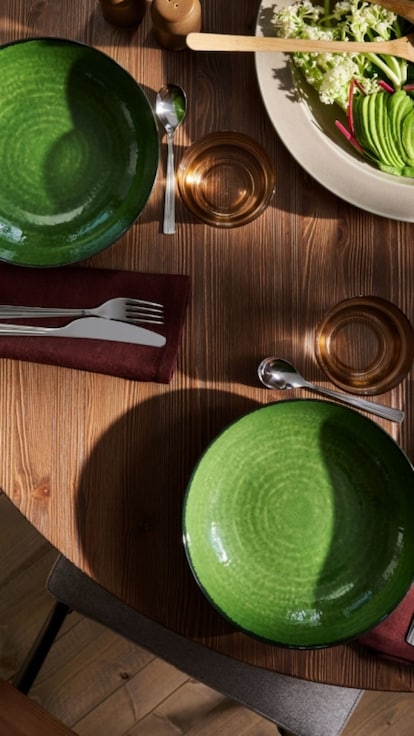 La cena si sposta sul divano: come cambia il nostro modo di mangiare 