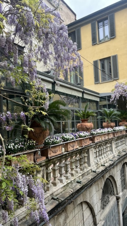 A Milano c'è un ristorante con una terrazza nascosta dove ti senti a casa