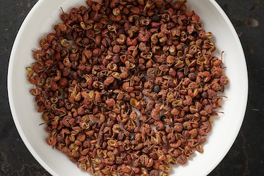 Pepe del Sichuan: cos’è, benefici e come usarlo in cucina