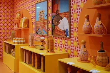 Chasing the Sun: Veuve Clicquot porta il sole di Yinka Ilori alla Milano Design Week