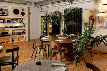 Perché tutti parlano di UFO Milano, il listening bar di SoPra dove si gioca a bocce