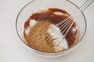 Preparazione Torta leggera al cioccolato - Fase 2