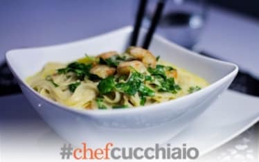 Zuppa di noodle e gamberi