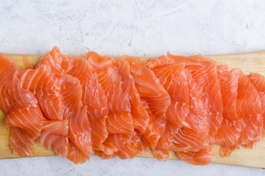 Allevato o pescato, guida pratica per distinguere il salmone buono per noi e per l’ambiente