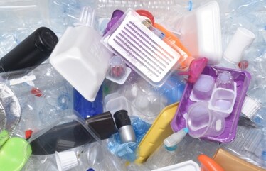 Stop alla plastica alimentare monouso, la direttiva Ue che non piace all’Italia