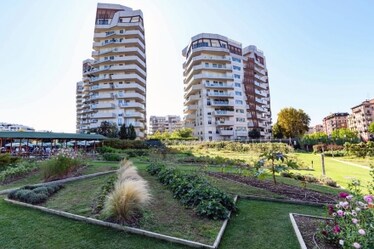 Orti domestici e pollai sul terrazzo: come fare e quanto spendere per farsi il cibo in casa