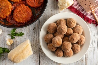 Abbiamo cucinato e assaggiato la carne a base vegetale. È andata bene (spoiler)