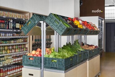 Il negozio Nudo nato dalle cassette della frutta