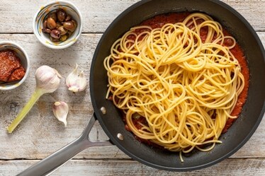 Cottura della pasta a fuoco spento: cos’è e perché potrebbe farti risparmiare