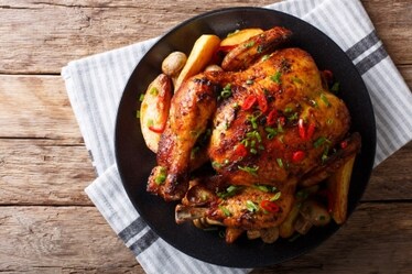 La rivincita del pollo: ne mangiamo (molto) di più, ma è la soluzione giusta?