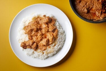 Cos'è il mafè, le origini e la ricetta del piatto più popolare dell’Africa occidentale