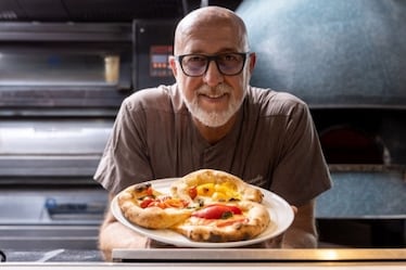Corrado Scaglione e la pizza verace napoletana preparata a due passi dal Parco di Monza