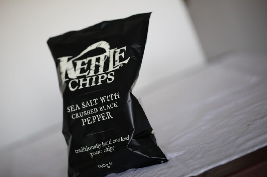 Sea Salt & Crushed Black Pepper Chips Kettle Cucchiaio d'Argento