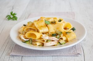 Preparazione Calamarata con bottarga di tonno, zucchine e calamari - Fase 3