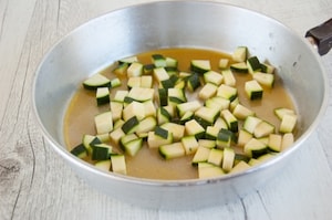 Preparazione Calamarata con bottarga di tonno, zucchine e calamari - Fase 2