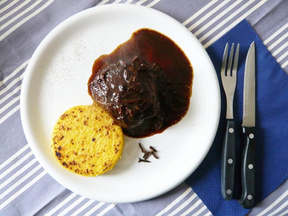 Stracotto di Guancia di Bue con Polenta ricetta