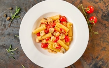 Maccheroni con sgombro e pomodorini