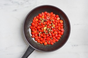 Preparazione Maccheroni con sgombro e pomodorini - Fase 1