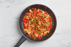 Preparazione Maccheroni con sgombro e pomodorini - Fase 2