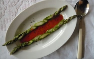 Asparagi Crudi con Emulsione di Pomodoro