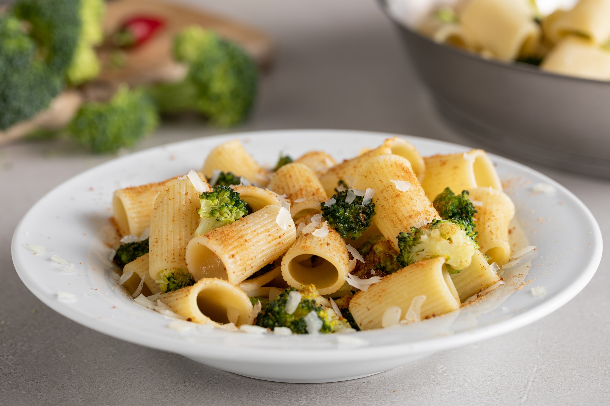 Mezze maniche con broccoli, bottarga di tonno e pecorino ricetta