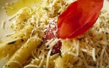 Penne con Pomodorini e Ricotta Salata