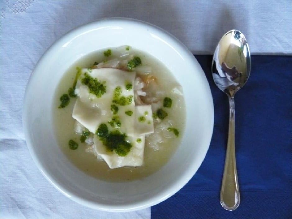 Zuppa di Cipolle con Grana e Pesto al Prezzemolo ricetta