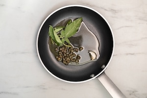 Preparazione Linguine con cernia e fiori di zucca - Fase 2