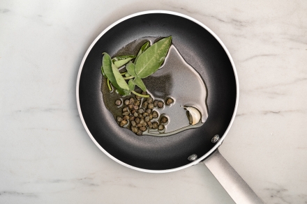 Preparazione Linguine con cernia e fiori di zucca - Fase 2 Preparazione Linguine con cernia e fiori di zucca - Fase 2