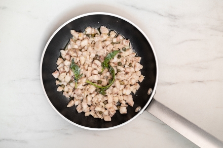 Preparazione Linguine con cernia e fiori di zucca - Fase 2 Preparazione Linguine con cernia e fiori di zucca - Fase 2