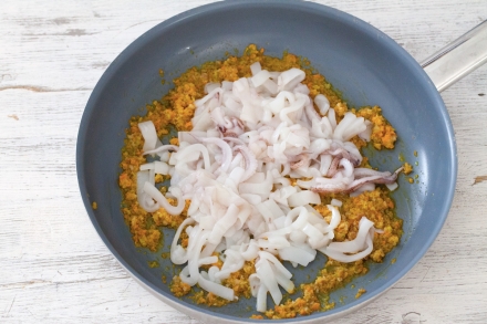 Preparazione Ziti ai calamari - Fase 2 Preparazione Ziti ai calamari - Fase 2