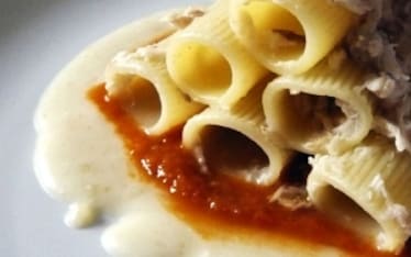 Rigatoni all'arrabbiata d'ombrina