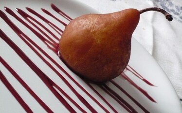 Pere al vino rosso con sciroppo di Brachetto