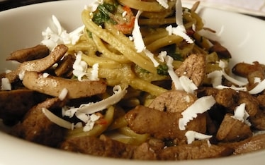 Strangozzi mantecati al carciofo con ragù di fegato di coniglio