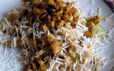 Fusilli con pollo caramellato al curry