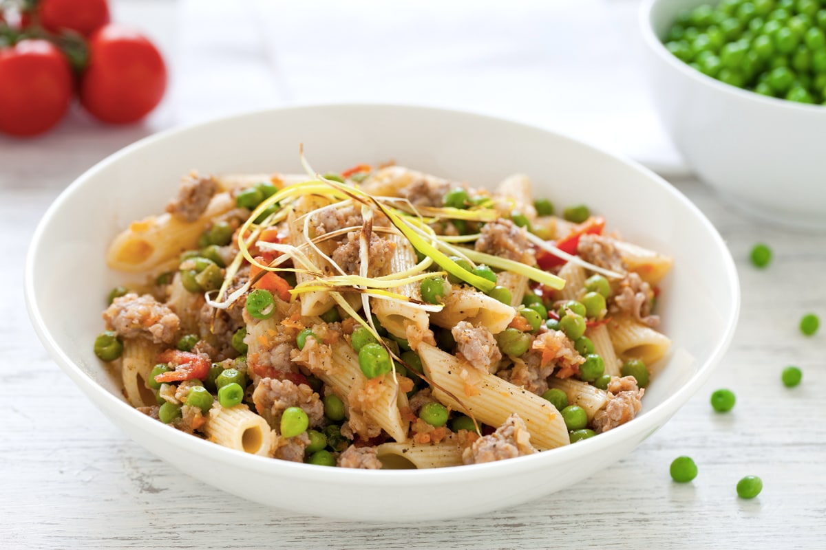 Penne con piselli e luganega ricetta