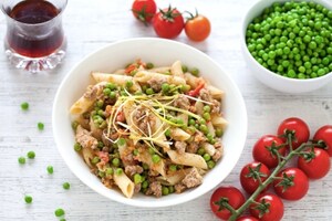 Preparazione Penne con piselli e luganega - Fase 3