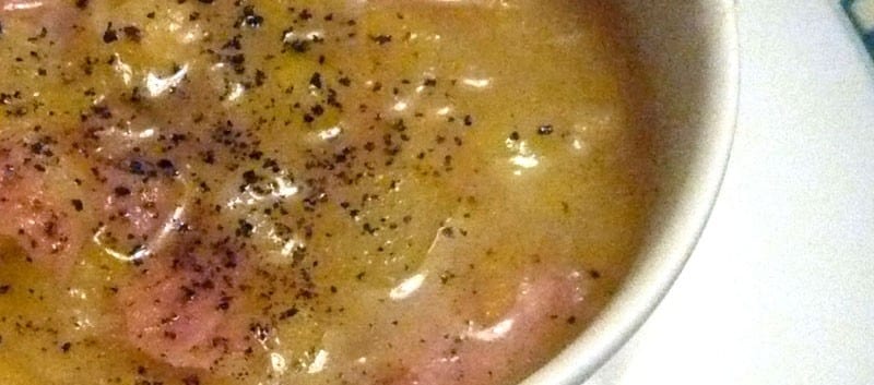Zuppa di porro, patate e croste di grana con maltagliati di barbabietola ricetta
