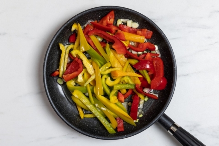 Preparazione Bucatini con salsa ai peperoni - Fase 2 Preparazione Bucatini con salsa ai peperoni - Fase 2