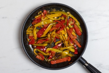 Preparazione Bucatini con salsa ai peperoni - Fase 2 Preparazione Bucatini con salsa ai peperoni - Fase 2
