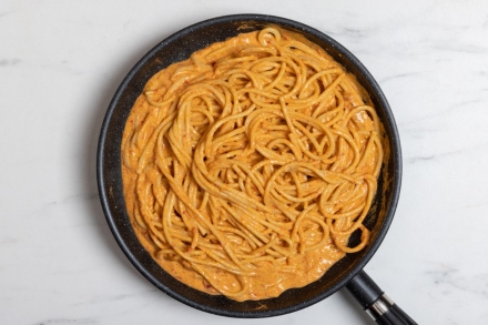 Preparazione Bucatini con salsa ai peperoni - Fase 4 Preparazione Bucatini con salsa ai peperoni - Fase 4