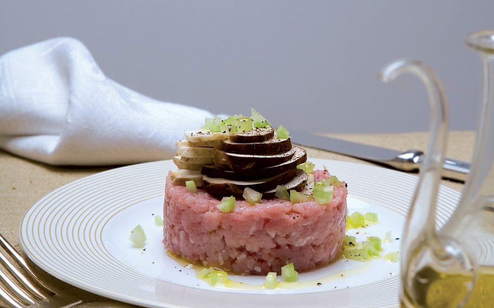 Carne cruda alla piemontese Carne cruda alla piemontese