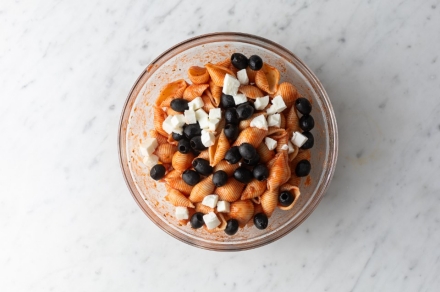 Preparazione Insalata di pasta alle olive - Fase 2 Preparazione Insalata di pasta alle olive - Fase 2