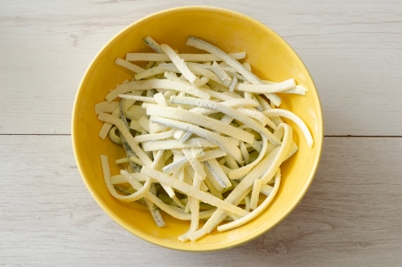 Preparazione Zucchine fritte alla romana - Fase 2 Preparazione Zucchine fritte alla romana - Fase 2