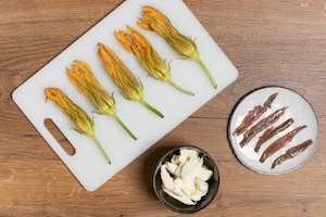 Preparazione Fiori di zucca fritti in pastella - Fase 1