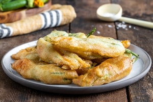 Preparazione Fiori di zucca fritti in pastella - Fase 3