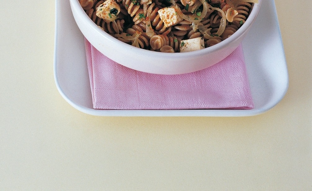 Fusilli integrali con seitan, funghi e tofu ricetta