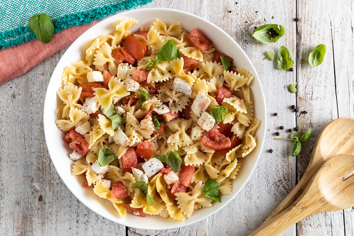 Insalata di farfalle alla caprese ricetta